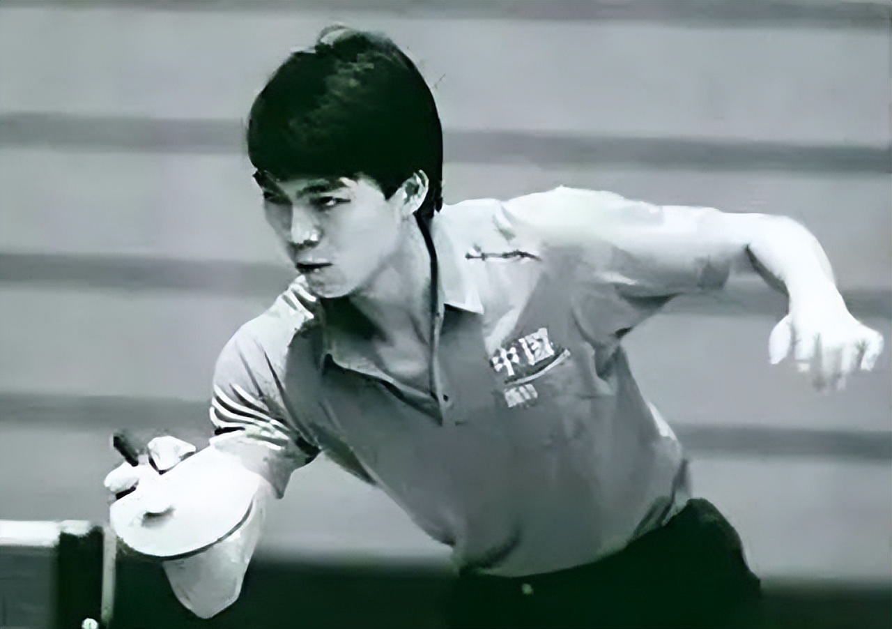 25岁退役的乒乓男神江嘉良,娶百花影后为妻,一家四口都颜值超高