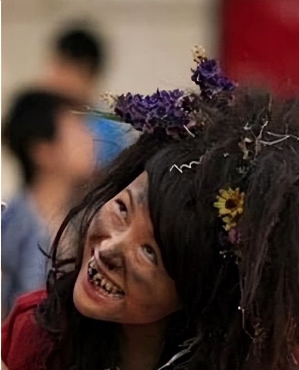 明明是美女，但为演戏都豁出去了！这10个女星的造型，个个辣眼睛