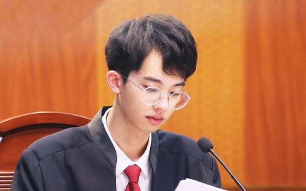 同样是法学毕业生，公务员和律师两者差距如天方夜谭，幸亏没选错