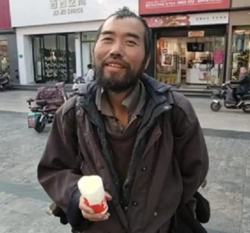 常学福：高考800多分，人大毕业今扔掉手机四处流浪