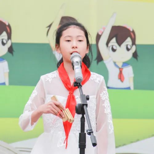 成都市双流区九江小学举行“童心爱祖国 劳动我最美”国旗下表演