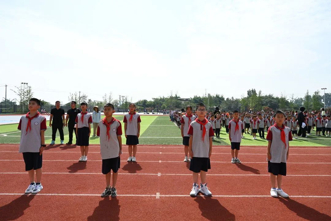 一周一礼 | 致敬最可爱的人新中附小 四川天府新区新兴中学附属小学