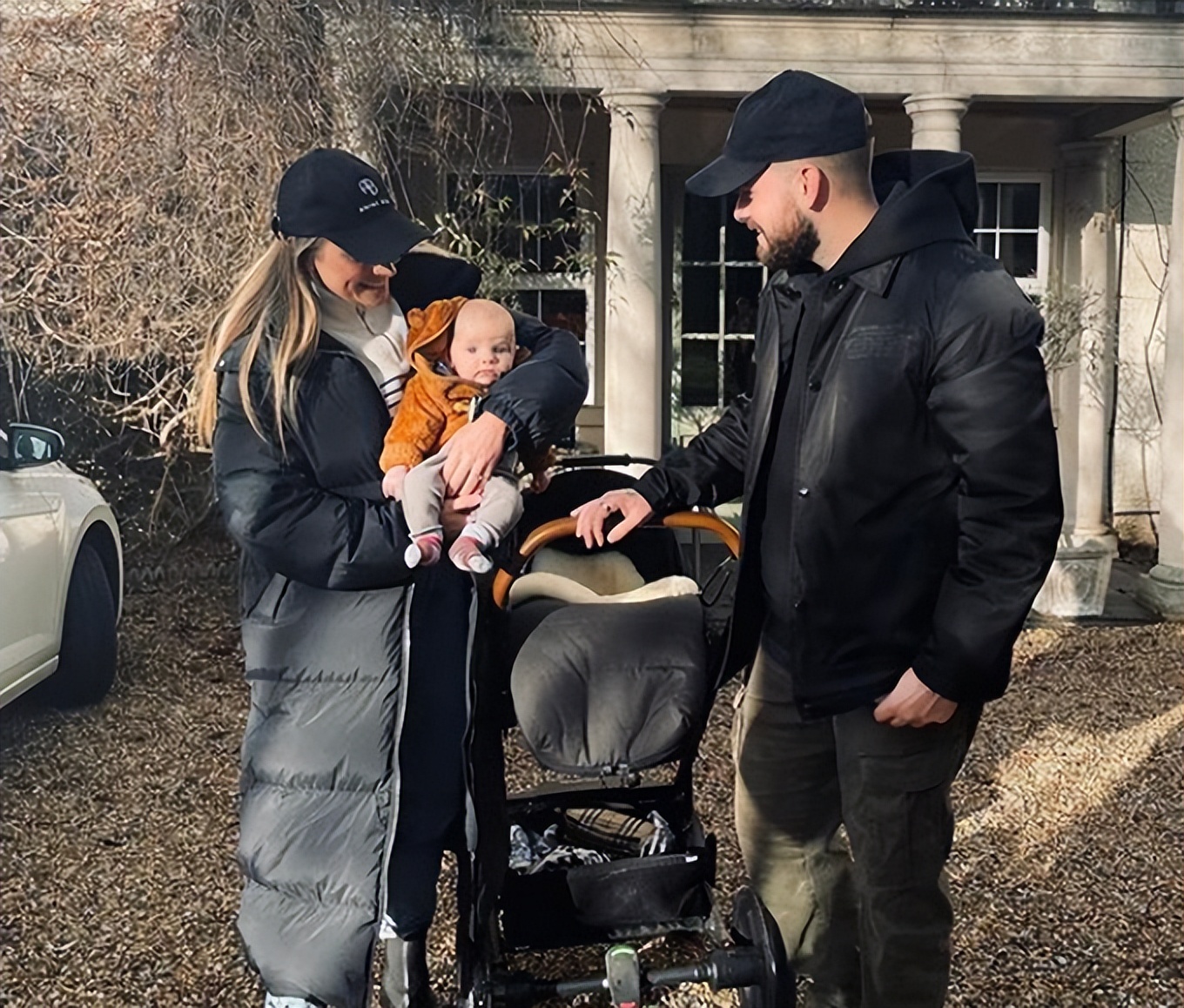 婚礼当天新娘去世！28岁男星曼恩悲痛不已，两人育有8个月大儿子