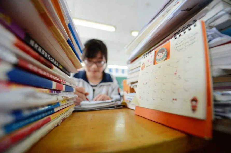 河南“零分女孩”蒋多多：一时冲动“反抗”高考，毁掉了整个人生