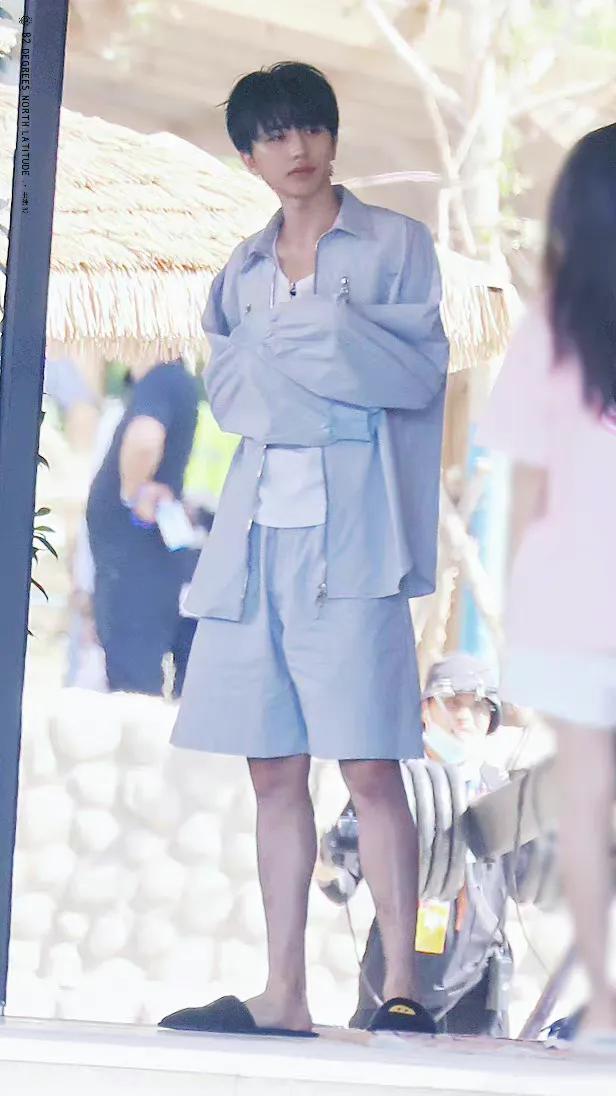 白鹿蔡徐坤睡衣造型，慵懒居家风格，睡意朦胧的样子好可爱