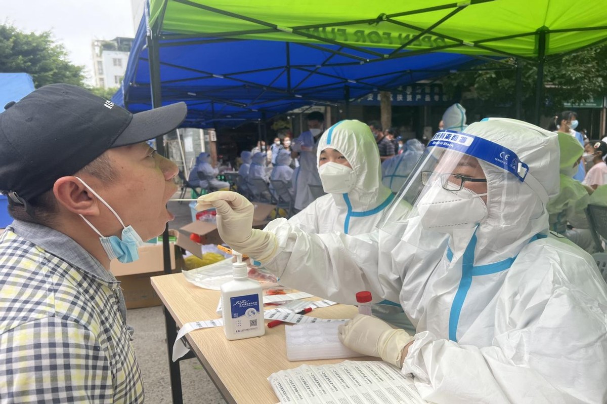 遂宁市安居区人民医院全力投入全区大规模核酸采样任务