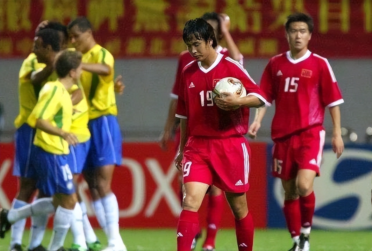 回顾七十年的历届中国男足球衣发展史，哪一款是你的最爱？