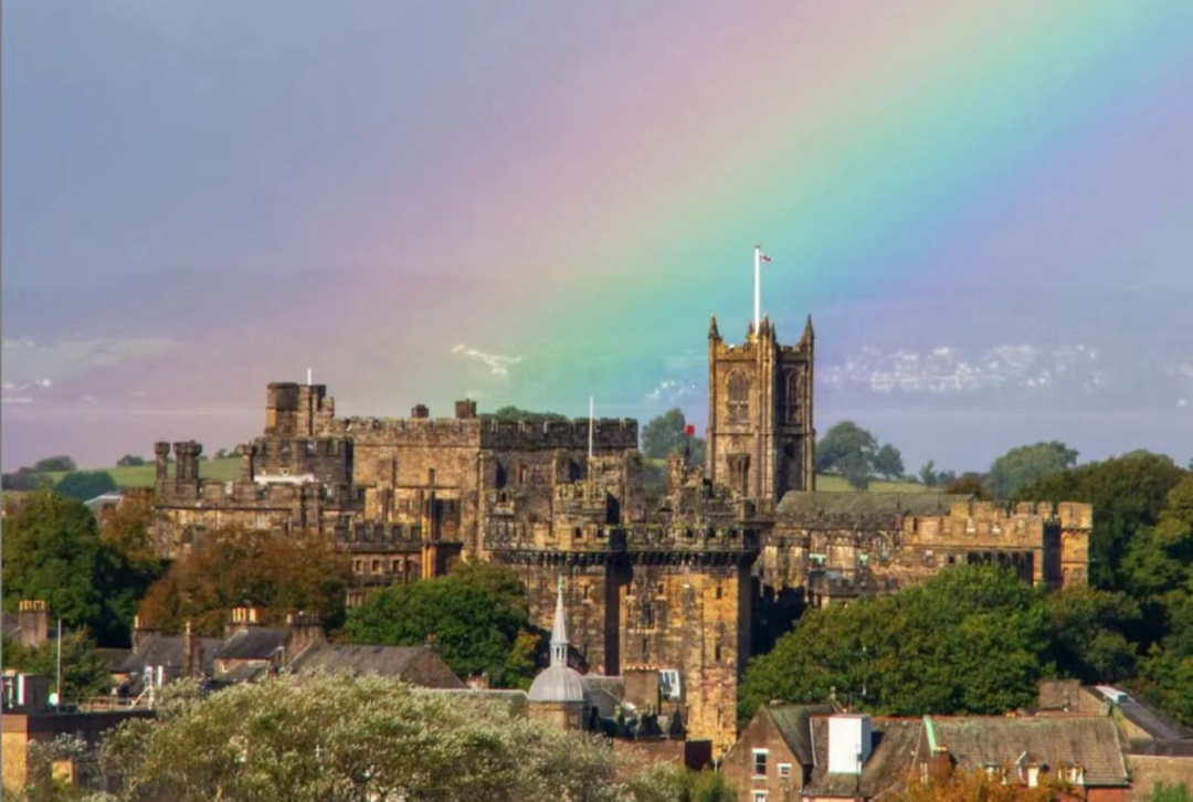 除了大城市，这些英国小城也有世界超一流大学