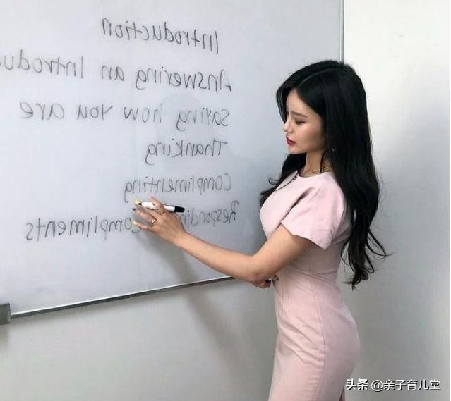美女教师穿2.8万貂皮大衣上课，却被家长举报，老师：我太难了