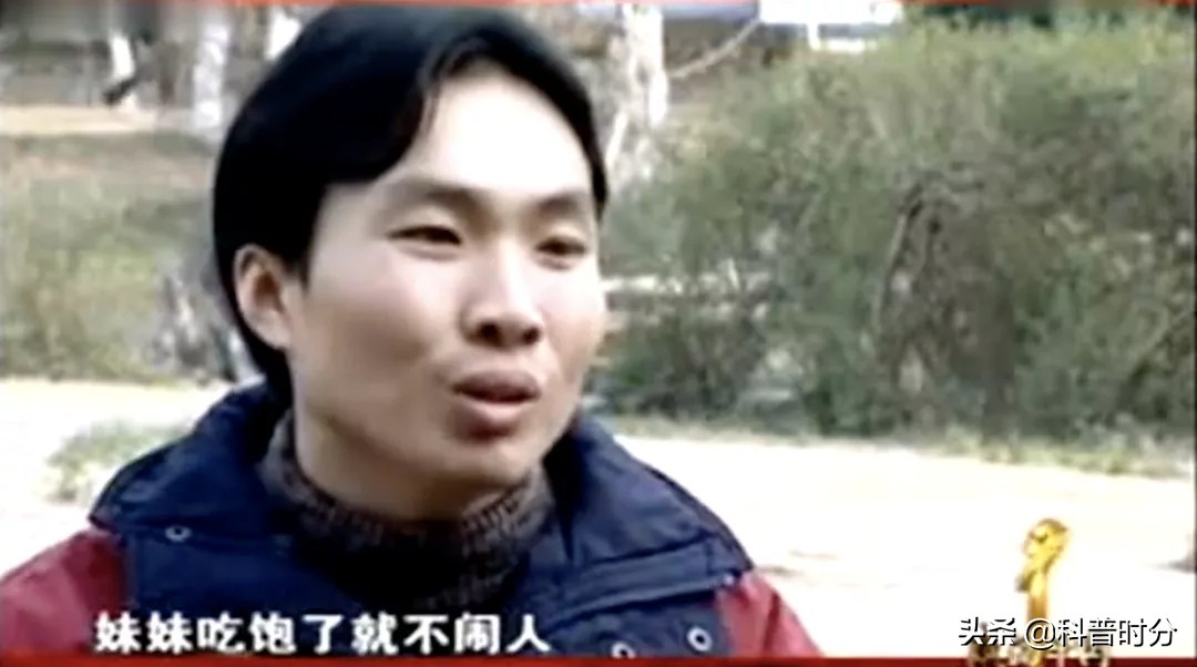 05年，农村小伙带着弃婴妹妹上大学，靠捡垃圾凑学费，如今怎样了