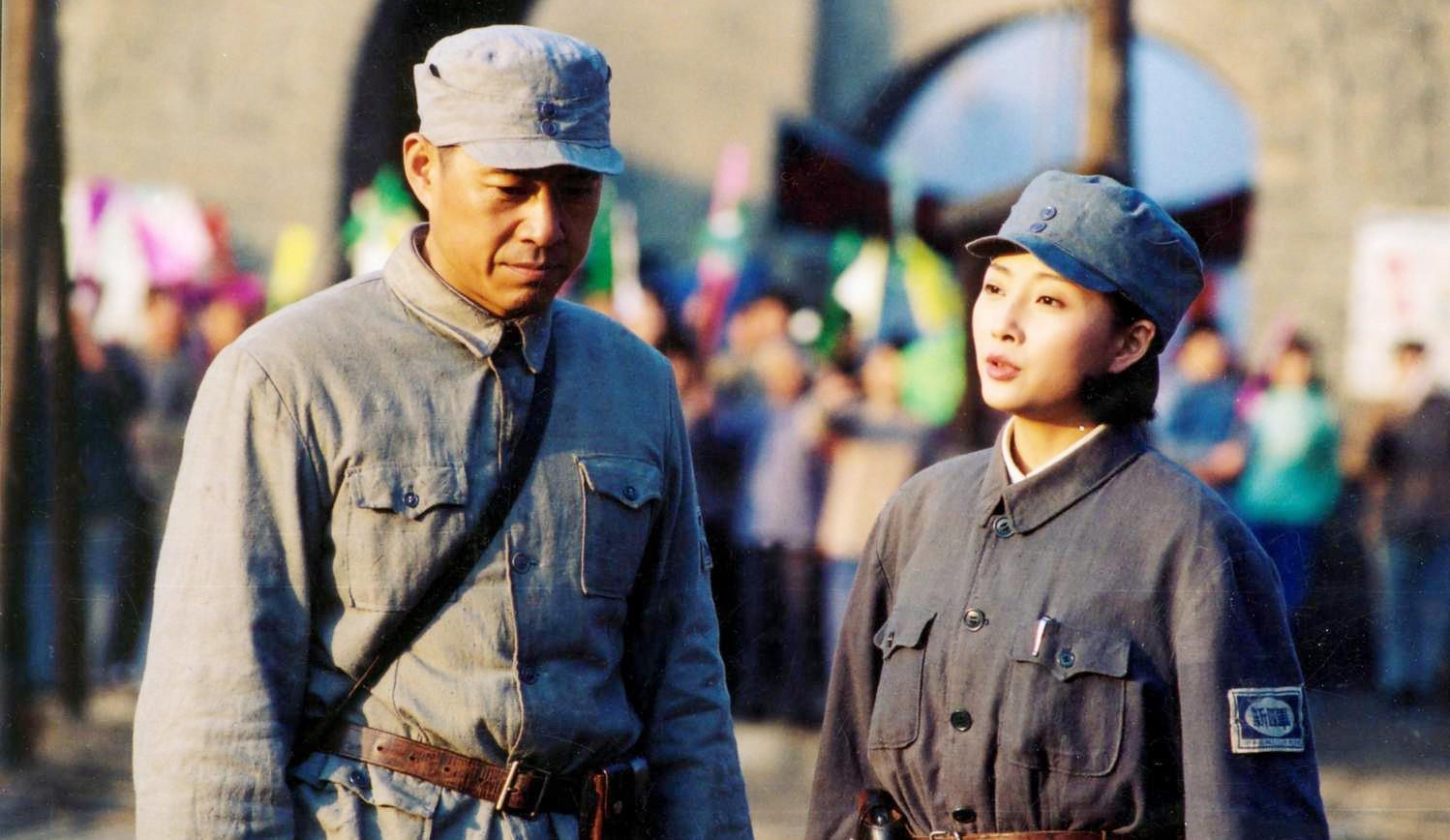 前夫入狱10年，与李金羽无疾而终，“水蜜桃”殷桃如今怎样了？