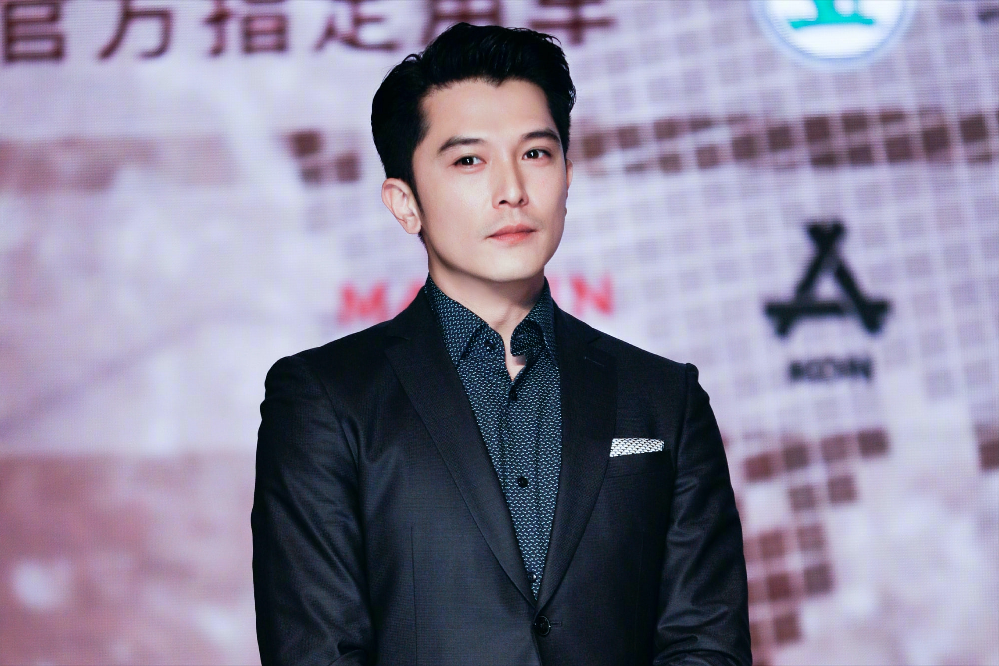 折腾到中年才结婚的邱泽，这些年都经历过什么？