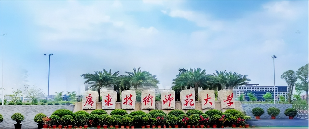 暑假通知！全国多所高校公布放假时间，学生：终于解除封印了