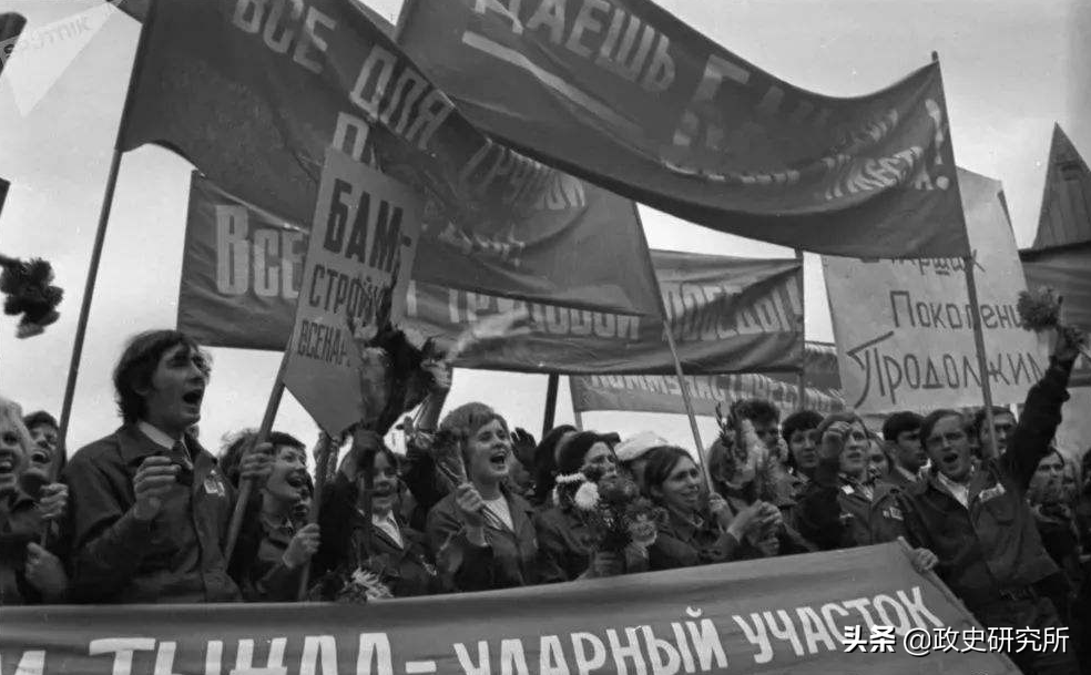 黑人留学生疯狂“猎艳”苏联女郎，遭苏联青年狂揍，引发黑人运动