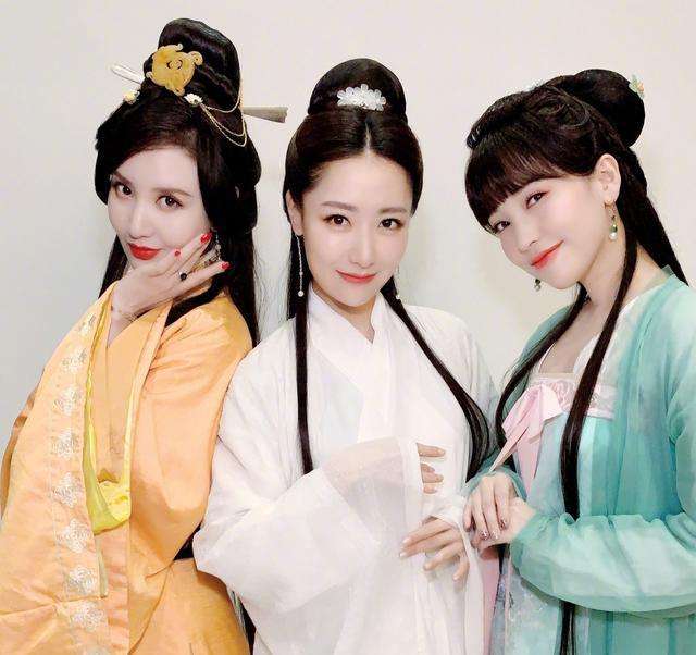 考古！张萌“环球小姐”时期的颜值，比现在好看多了