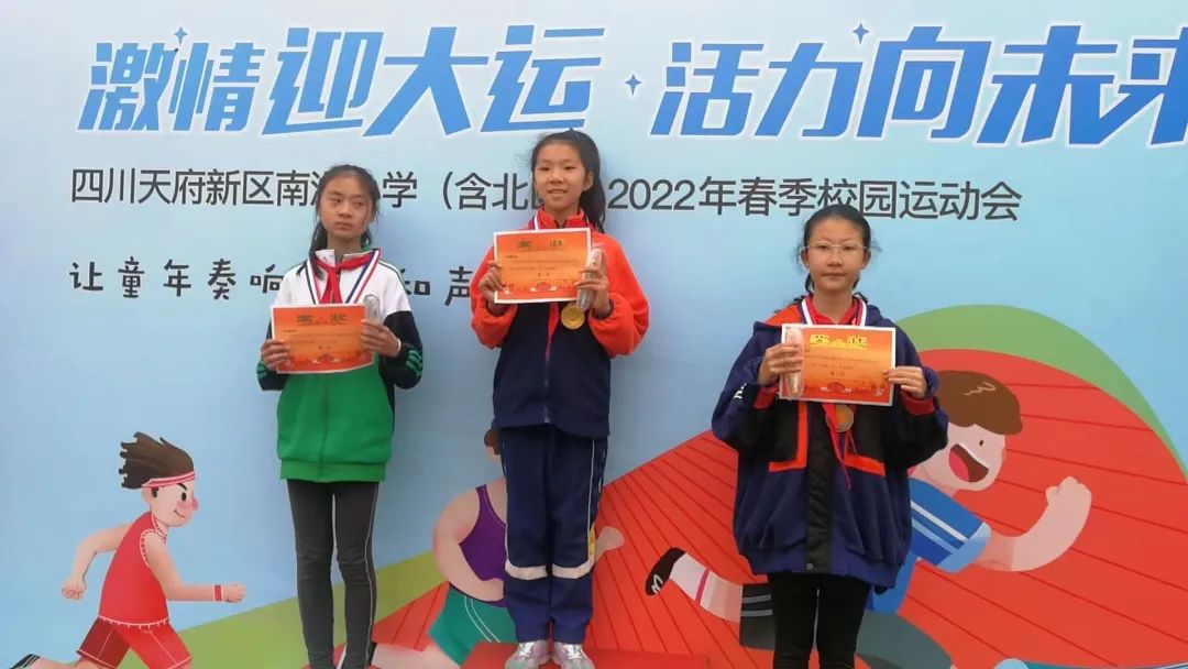 少年强则国强，5.4中队正铿锵｜走进天府新区南湖小学优秀中队