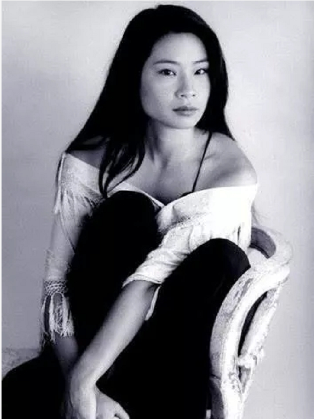 华裔姑娘在好莱坞：未婚先孕，孩子生父成迷