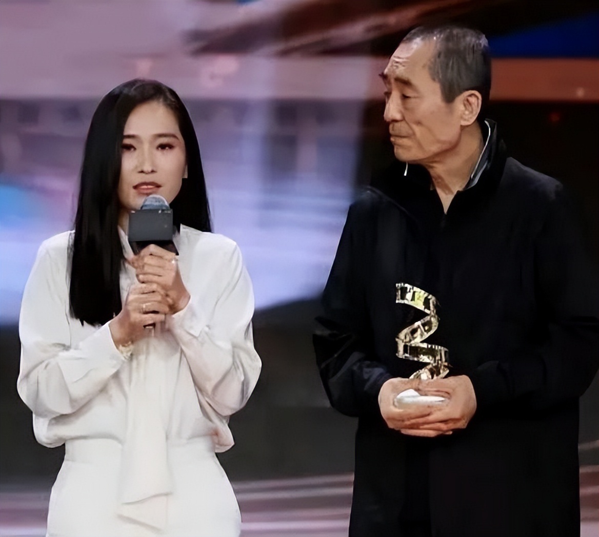 父亲是歪瓜裂枣，女儿却貌美如花？这10位星二代的长相好奇妙