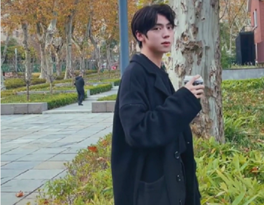 华中科大宣传片中的男生，竟是“武汉大学”校草，评论区笑不活了