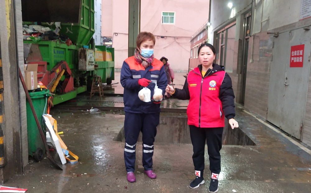 福建泉州：关爱环卫工·寒天送温暖
