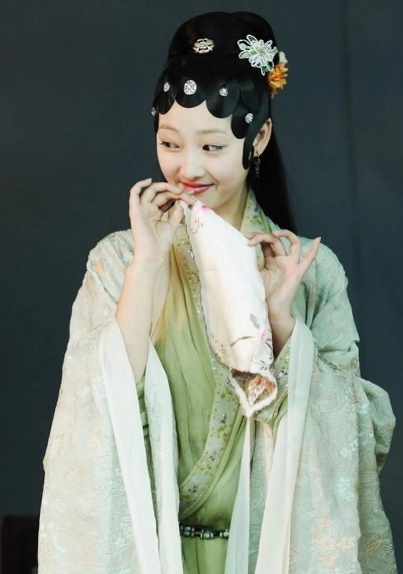 “高开低走”蒋梦婕：从出演林黛玉到小糊咖，综艺除名镜头一剪没