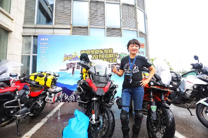 19年南京44岁单亲妈妈，骑行4.1万公里去欧洲看女儿，93天跨25国