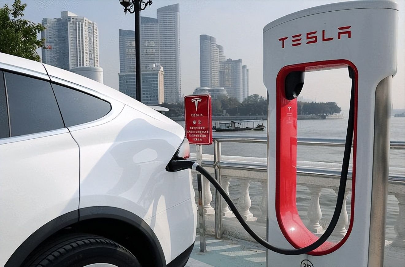 加速燃油车淘汰！特斯拉V4超充曝光：15分钟补能500km，或9月发布