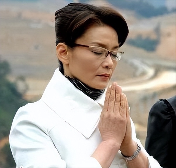 潘虹：离婚36年依旧单身，一生无儿无女，60岁以后有了烦心事