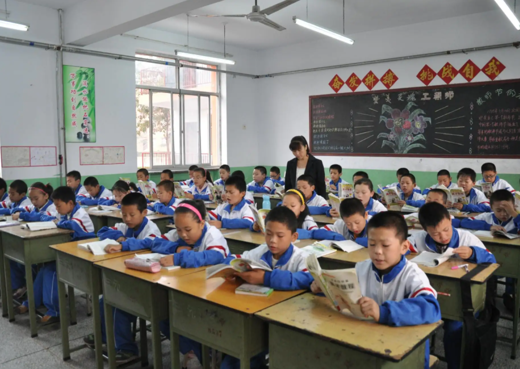 中小学生上课时间或有变化，老师听后并不开心，学生们却乐开了花