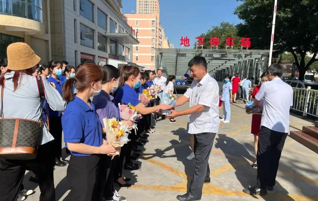 渭南市妇幼保健院援沪英雄平安凯旋