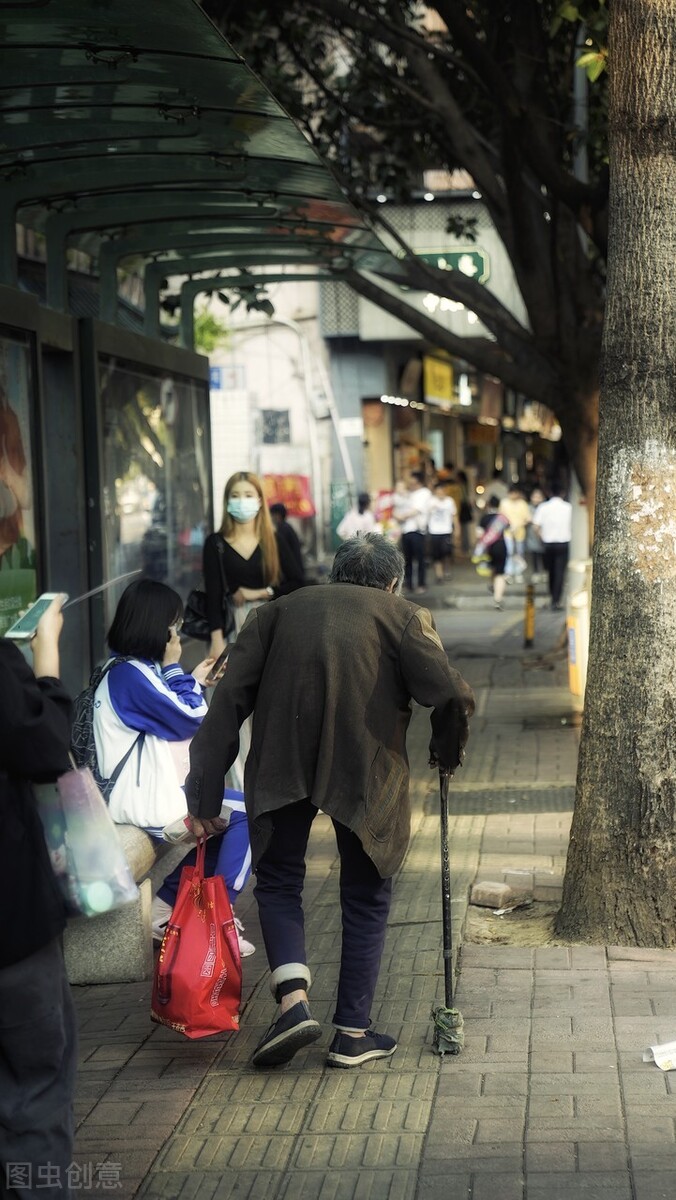 一位90岁老人临终感慨:与儿女相处要留一手,晚年的亲情,太残酷