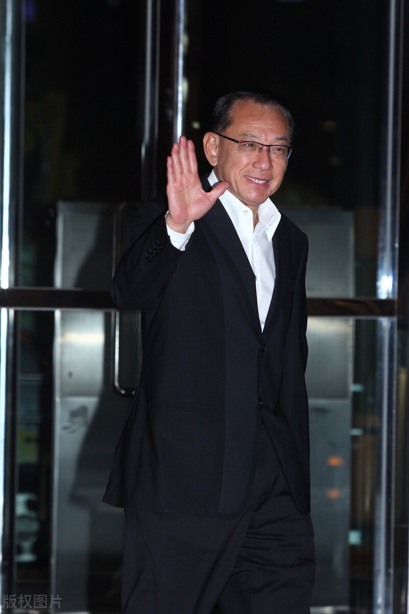 黑帮大佬的美貌女儿：有人隐姓埋名做艺人，有人父亲遗愿不进娱圈