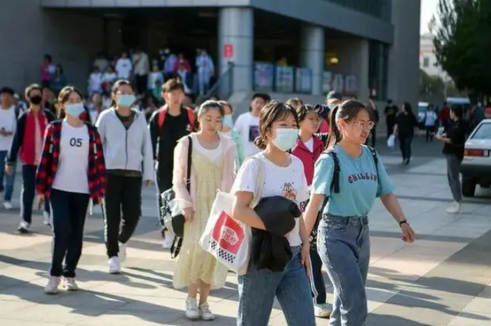 2022高考人数出炉，河南再次“拔得头筹”？山东、广东也不甘落后