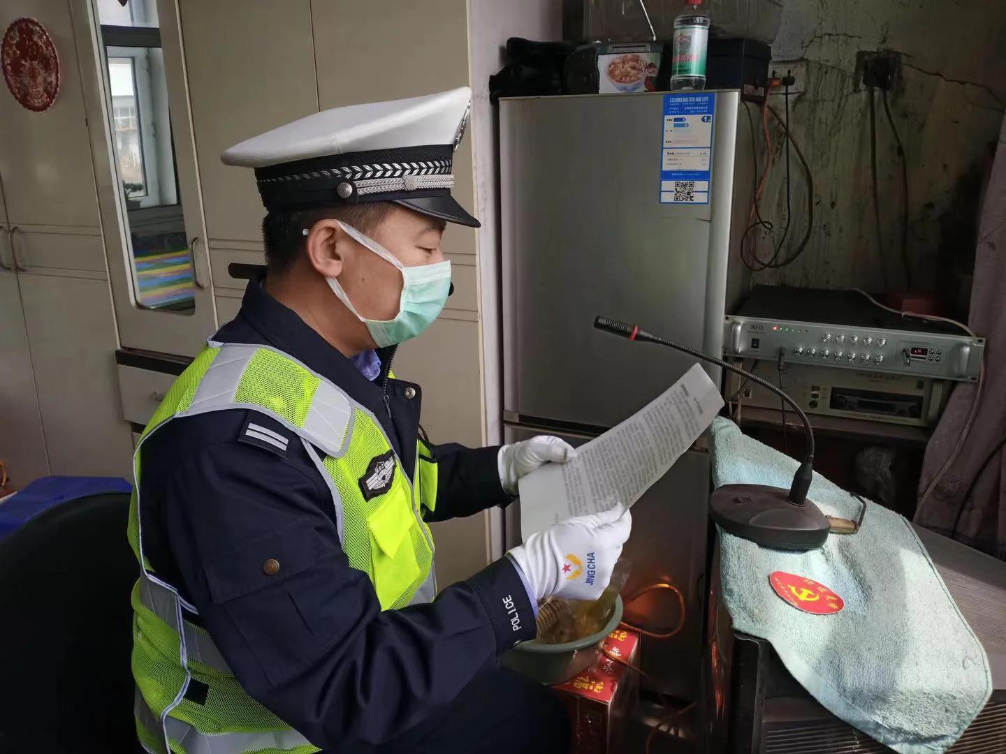 春运将至 汉中交警一大队唱响冬季农村交通安全宣传“好声音”