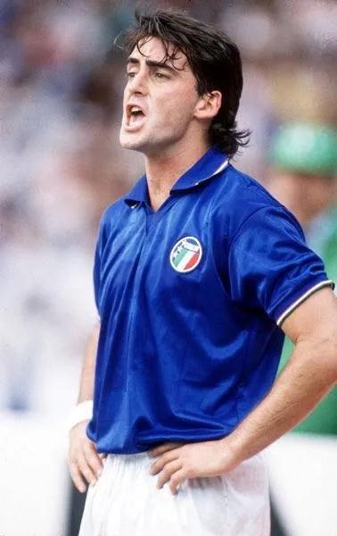 90世界杯意大利队名单(盘点意大利足球史上十大“9号半”)