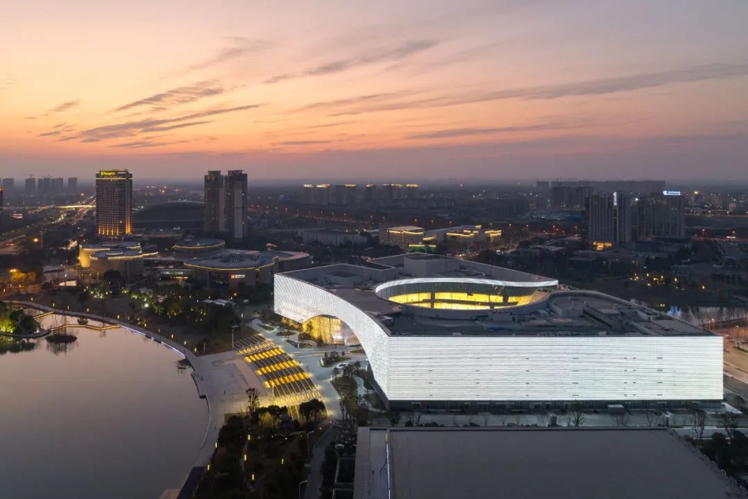 中国扬州运河大剧院 / 同济大学建筑设计研究院