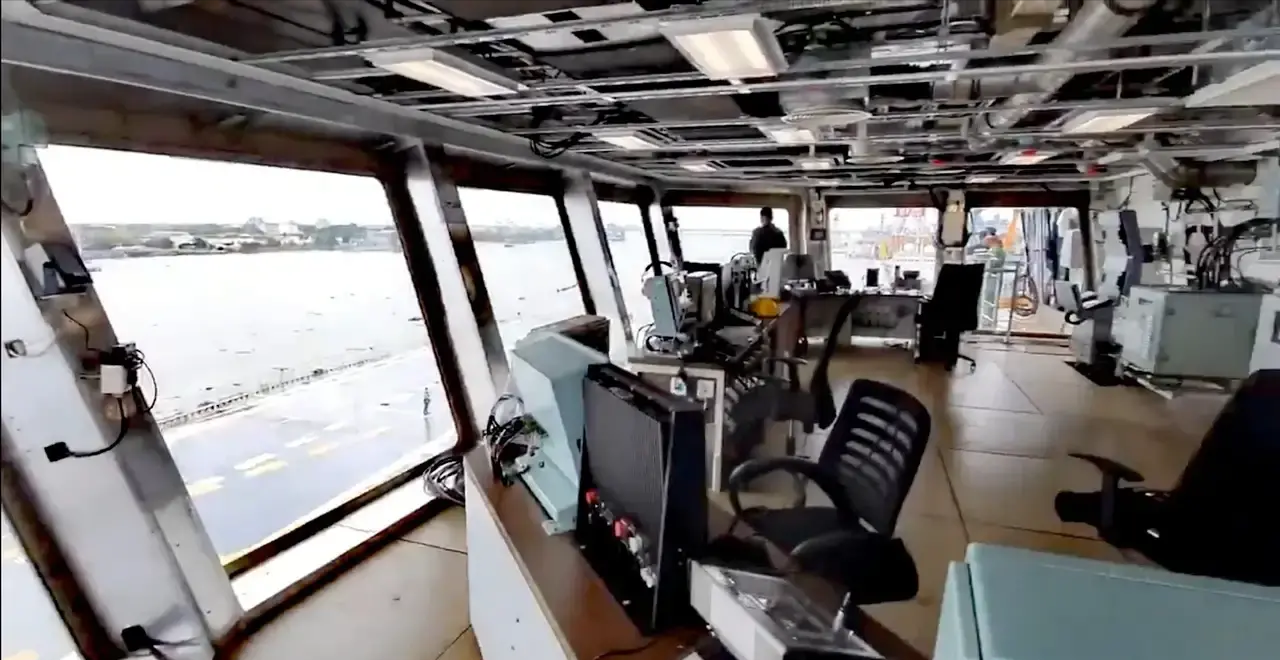 ɽ���������ڲ���������ǽΪ������ɫ�����������غ�ĸ��ɶ��ͬ��