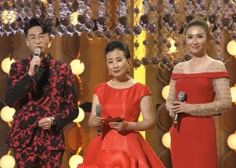 香港回归25周年众星齐聚！成龙好老刘德华气场强，霆锋伟霆似同龄