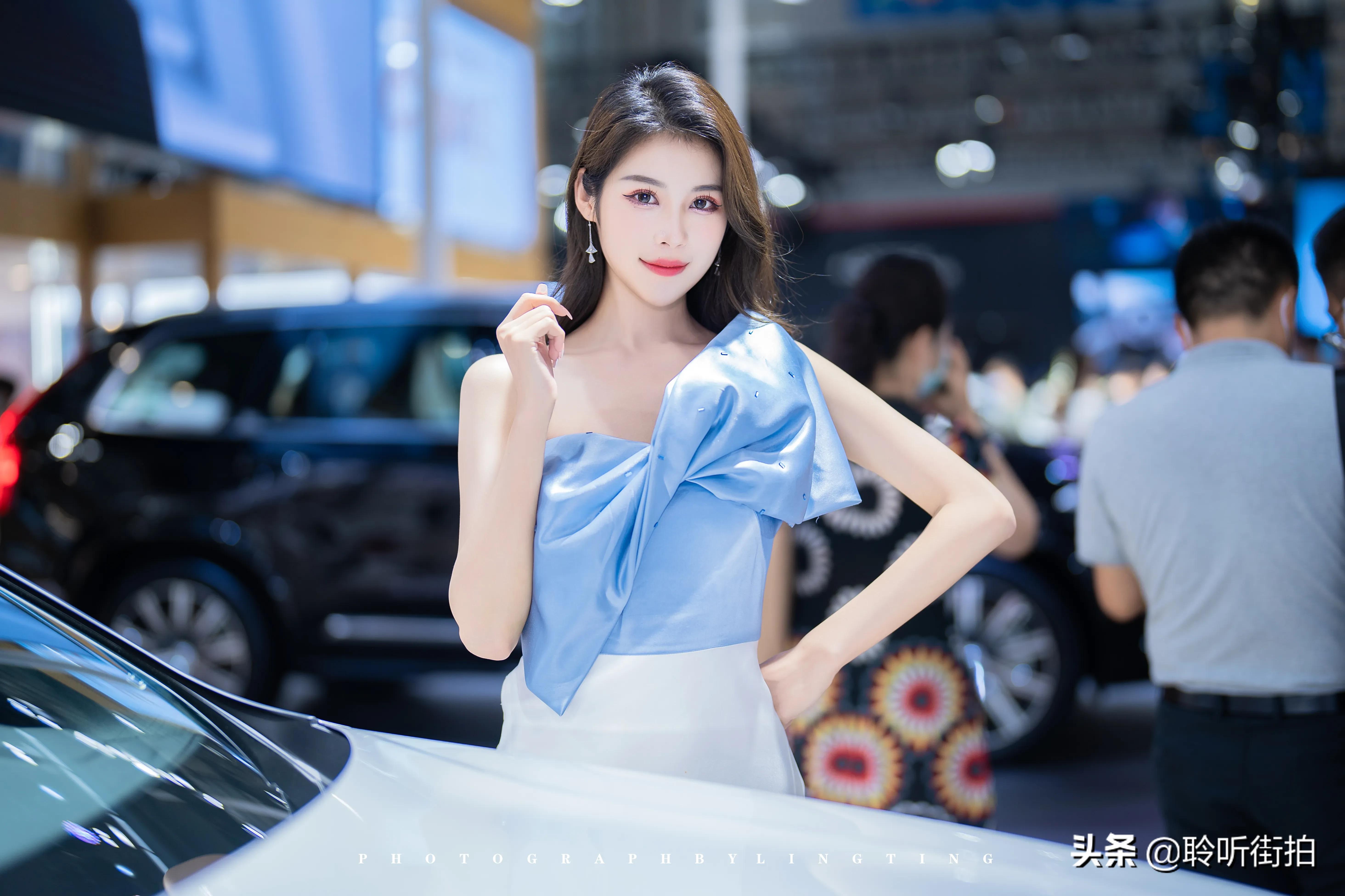 漂亮车模走秀(车模个个都是那么漂亮的)