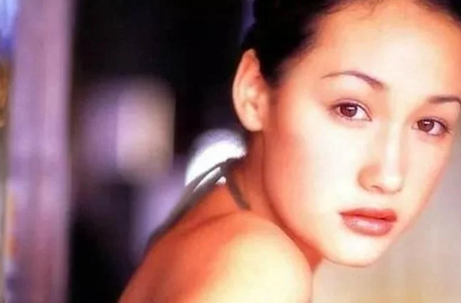 1400张照片毁掉15位女星,玩过女人数不清,陈冠希的香艳往事