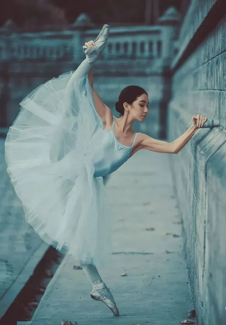 精美图片：人体摄影艺术，舞蹈的灵动之美