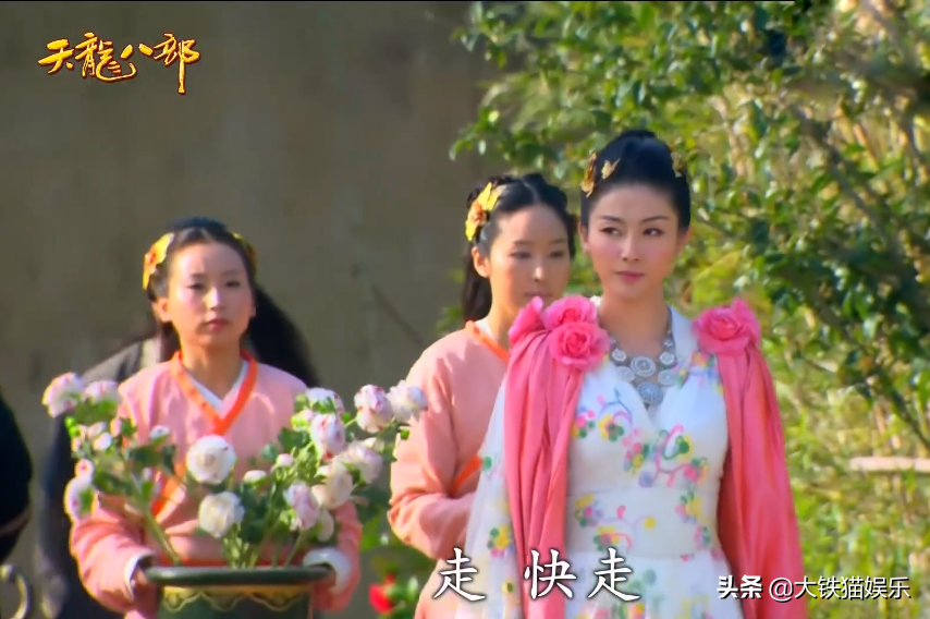 6版《天龙八部》李青萝对比：少时不知舅妈美，光顾看神仙姐姐了