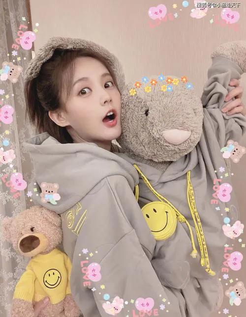 李一桐，甜美像极了初恋