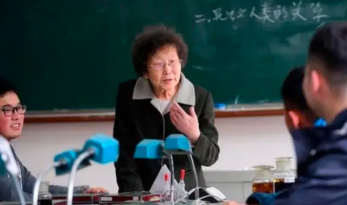 年纪越大越“吃香”的专业，不仅没有中年危机，退休后还会被返聘