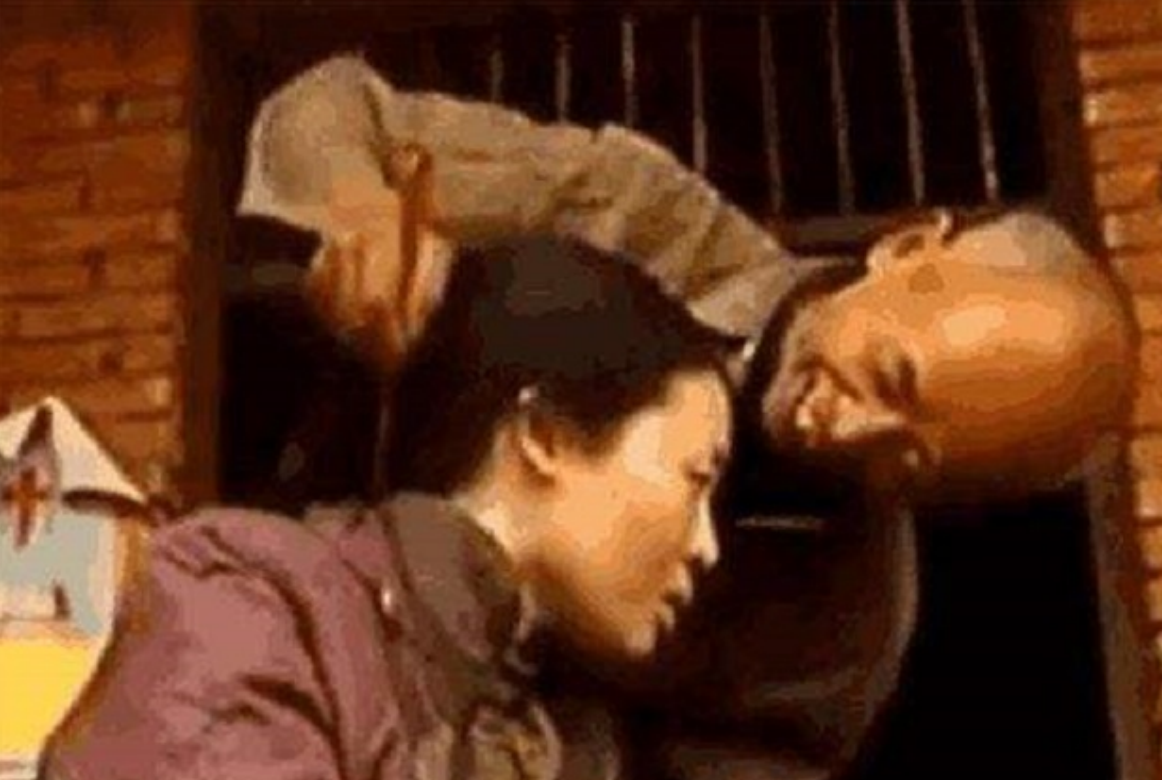 1995年，女大学生被以120元卖给四川一老农，两人和牲畜共住17年