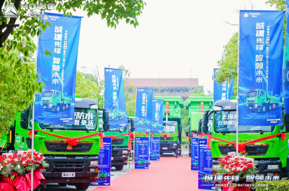 中国重汽第四代豪沃TX自动挡渣土车 开启智慧城建新革命