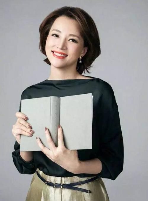 春晚十大美女主持，有的成为冻龄女神，有的结局让人唏嘘