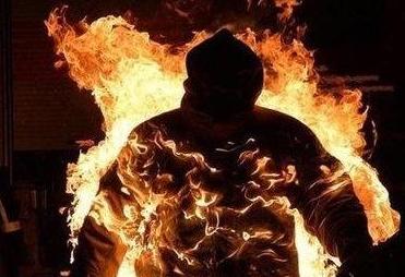 人体自燃谜团：学术界较为公认的一种解释是“灯芯效应”