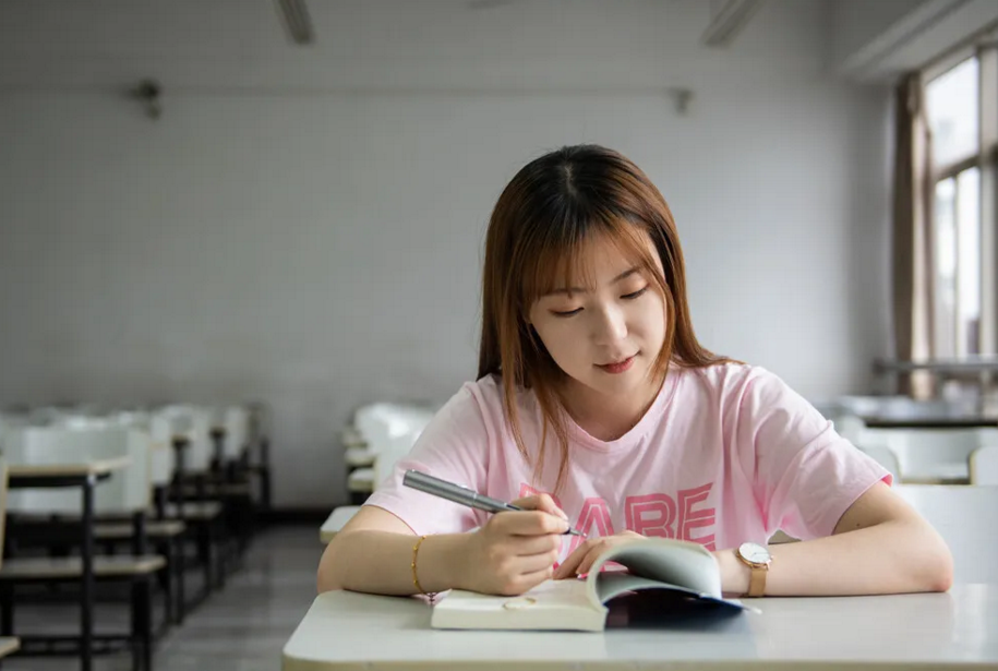 国内处境尴尬的二本大学，学霸不愿报学渣够不着，就业率却颇高