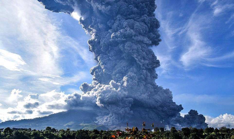 黄石火山短期内不会爆发，如果爆发，人类可能会灭亡